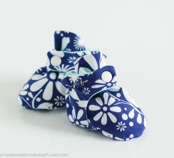 Infant booties 2025 that stay on